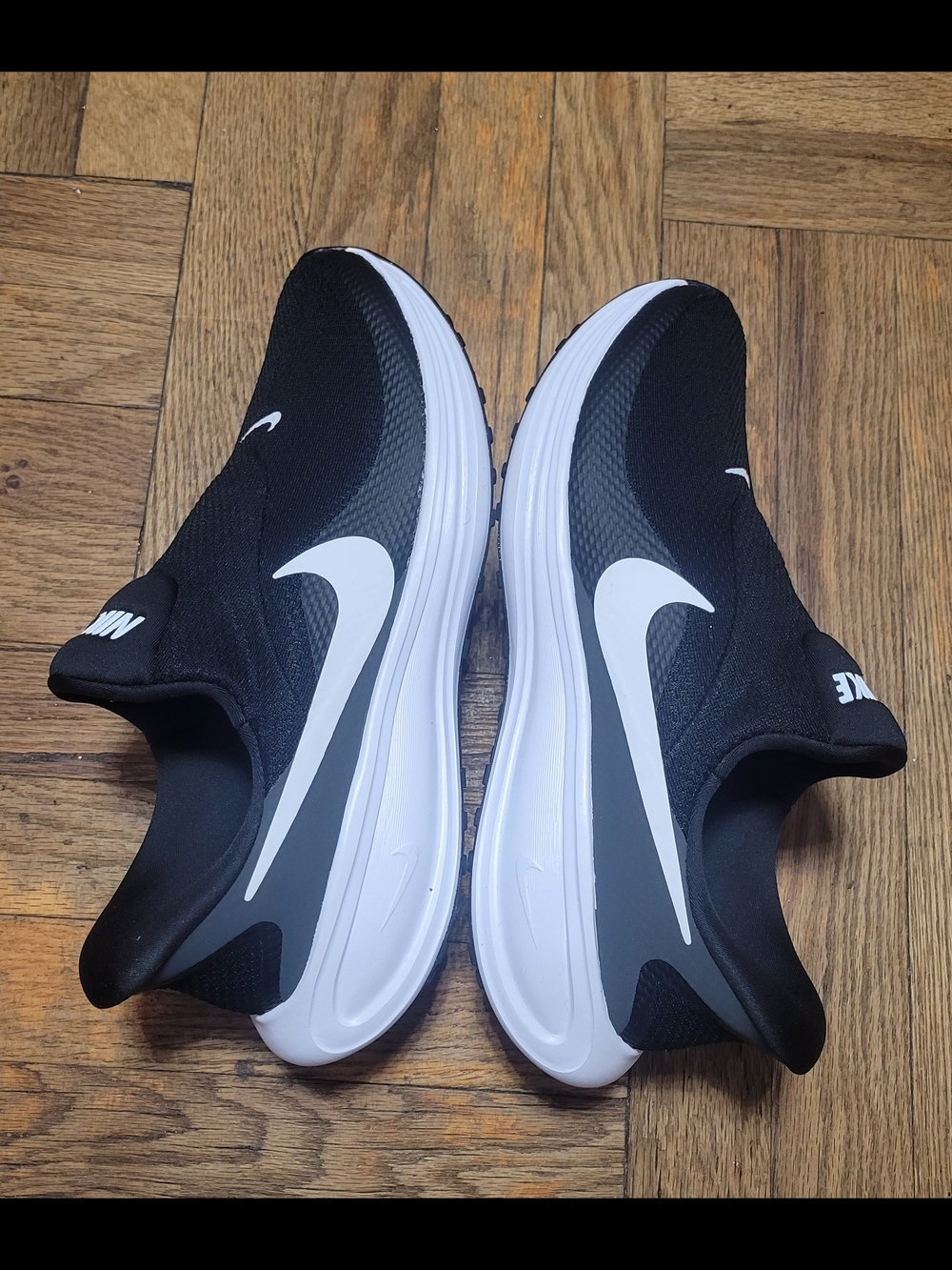 Nike Black and White Slip-On Mesh Running Shoes - Picture 5 of 7